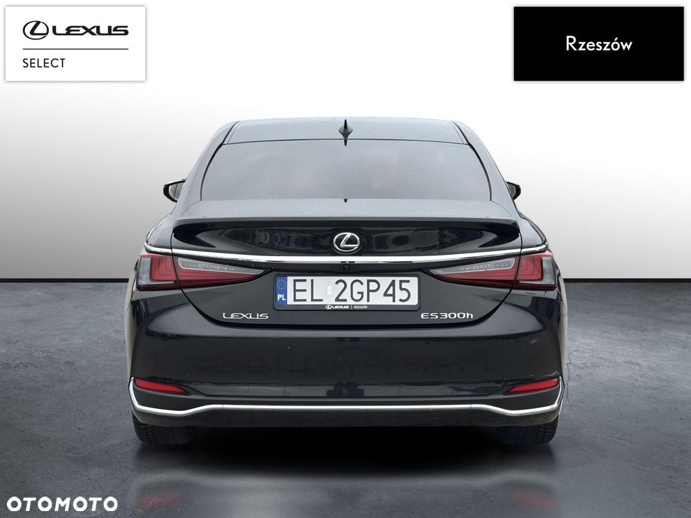 Lexus ES 300h Business Edition - 4
