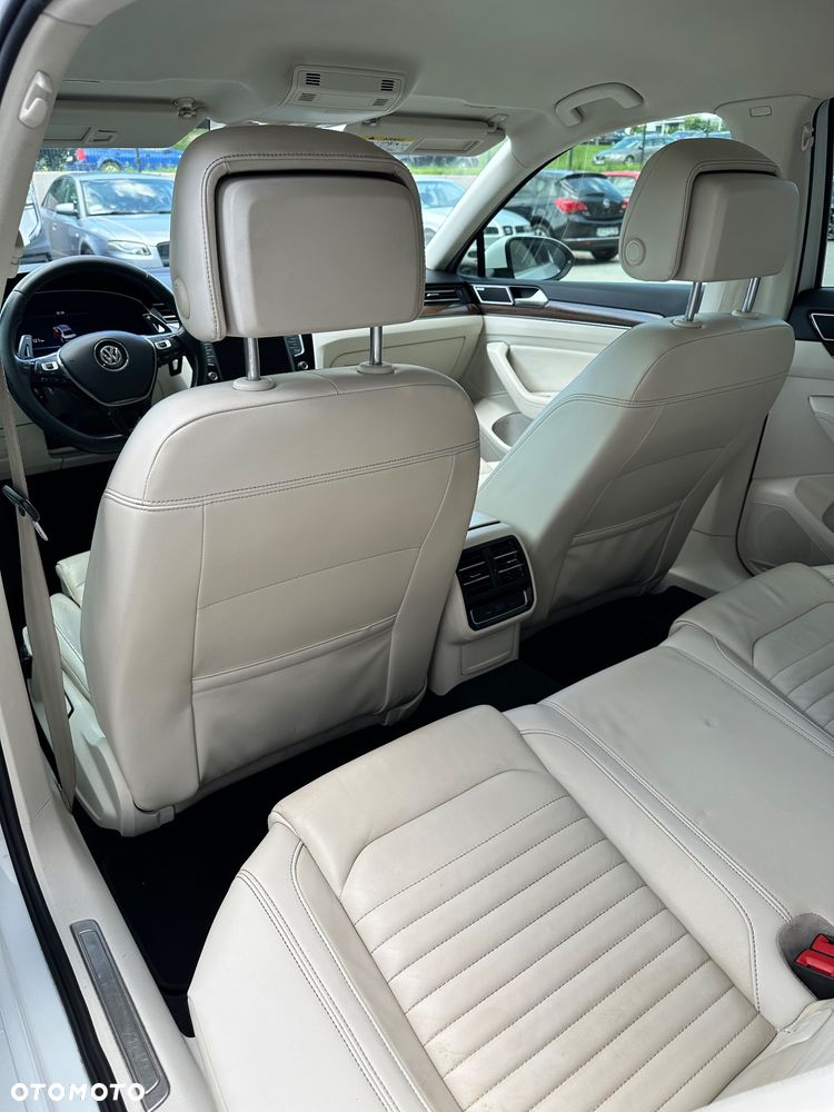 Volkswagen Passat 2.0 TDI Bi-Turbo BMT 4Mot Highline DSG - 11