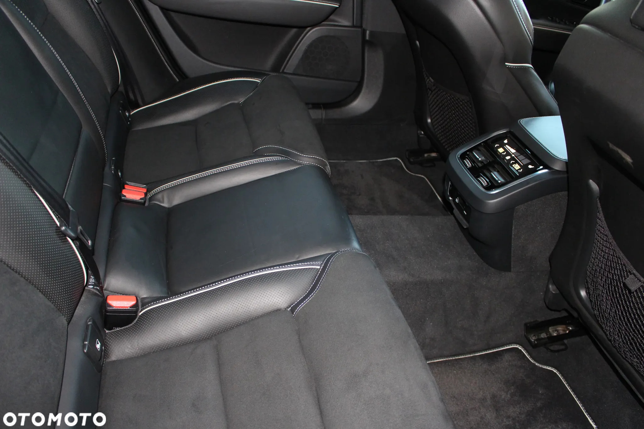 Volvo V90 D4 Geartronic R Design - 20