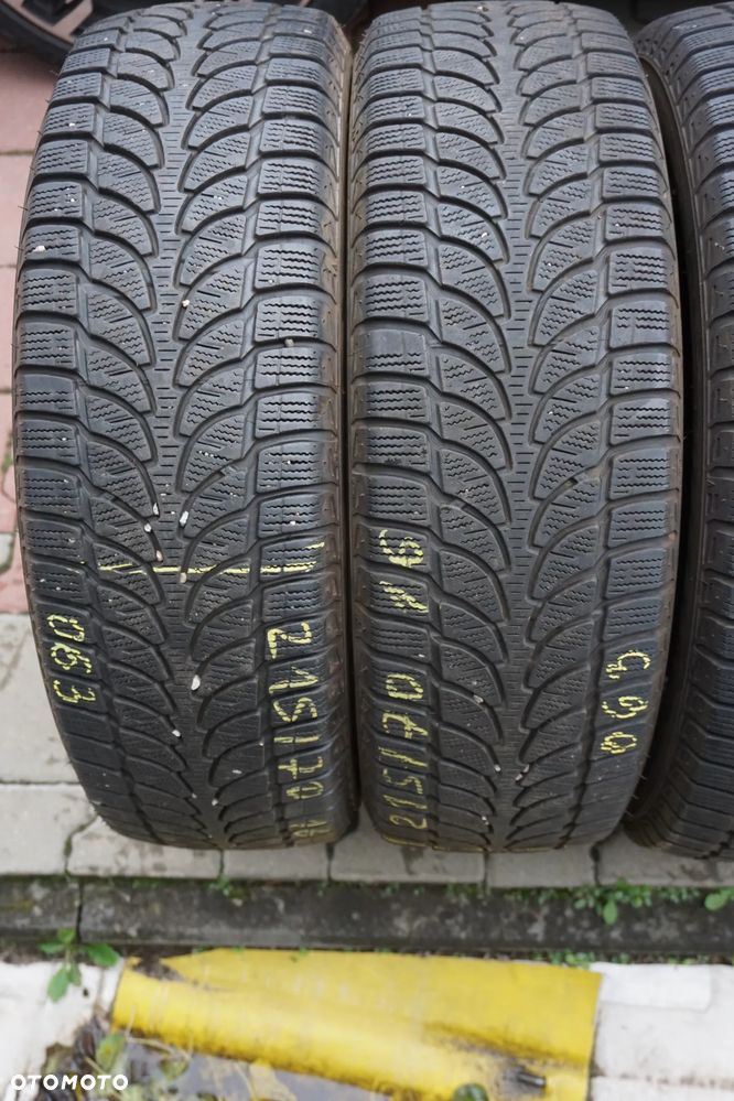 215 70 16 Bridgestone blizzak LM80evo - 2
