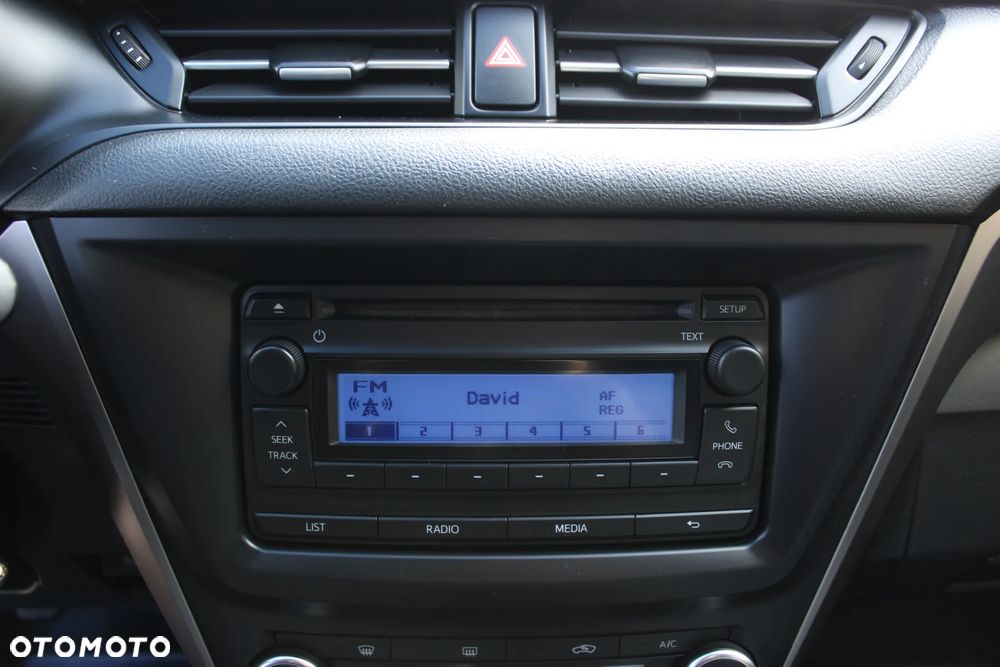 Toyota Avensis 1.6 Active - 28