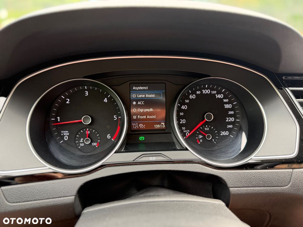 Volkswagen Passat Variant 2.0 TDI SCR DSG Business - 17