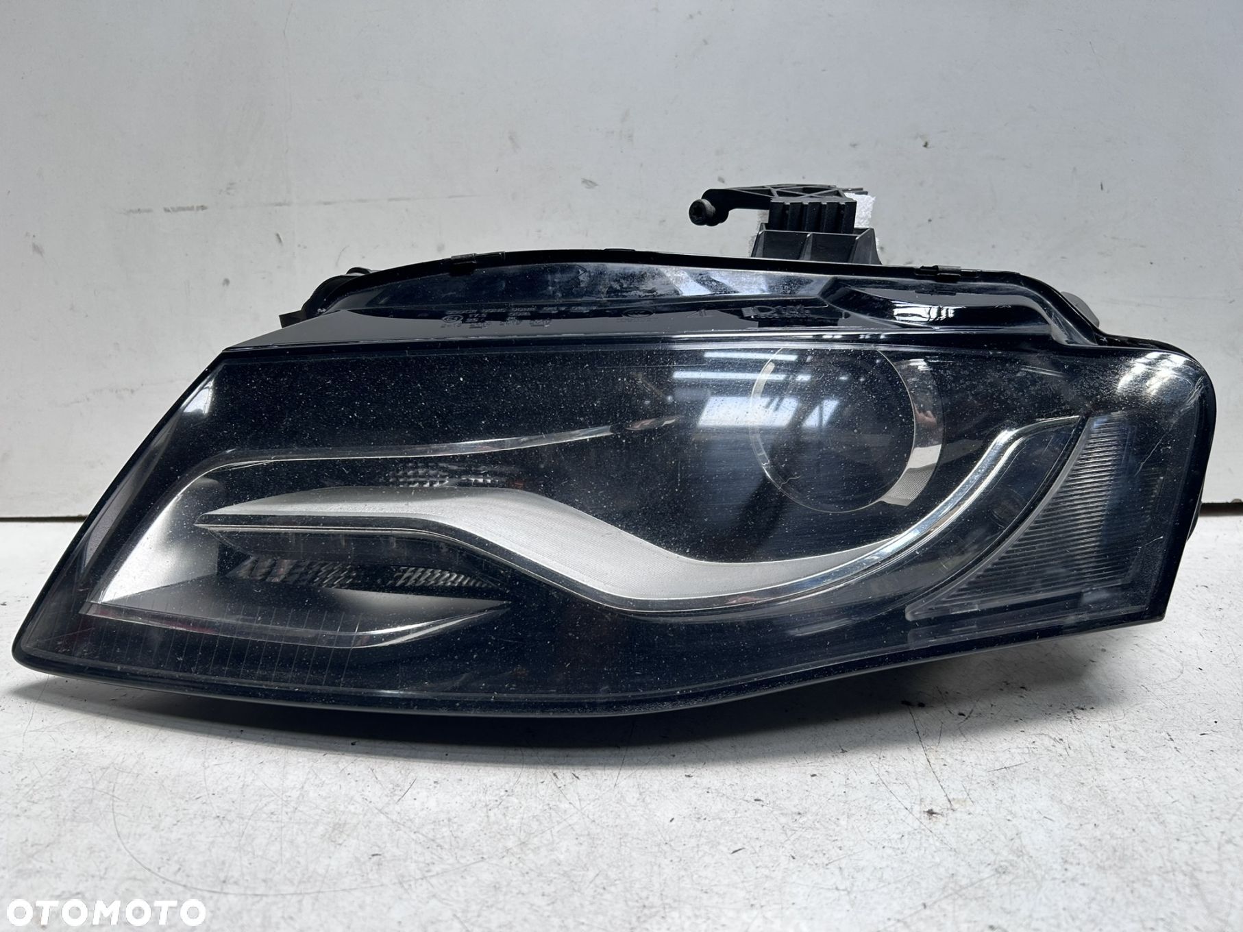 Reflektor Lewy Audi A4 B8 BI-XENON LED 8K0941003D - 1