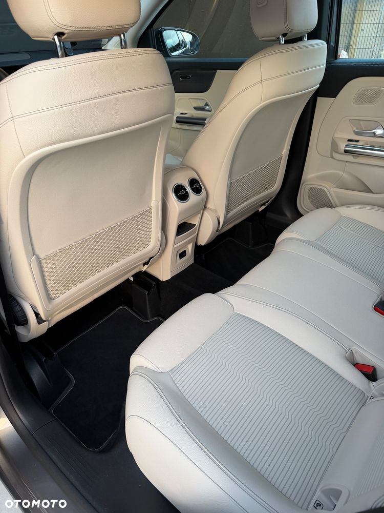 Mercedes-Benz GLA 180 Progressive - 9