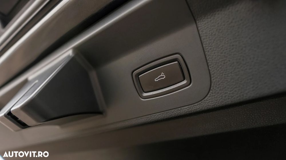 Porsche Panamera 4 E-Hybrid - 36