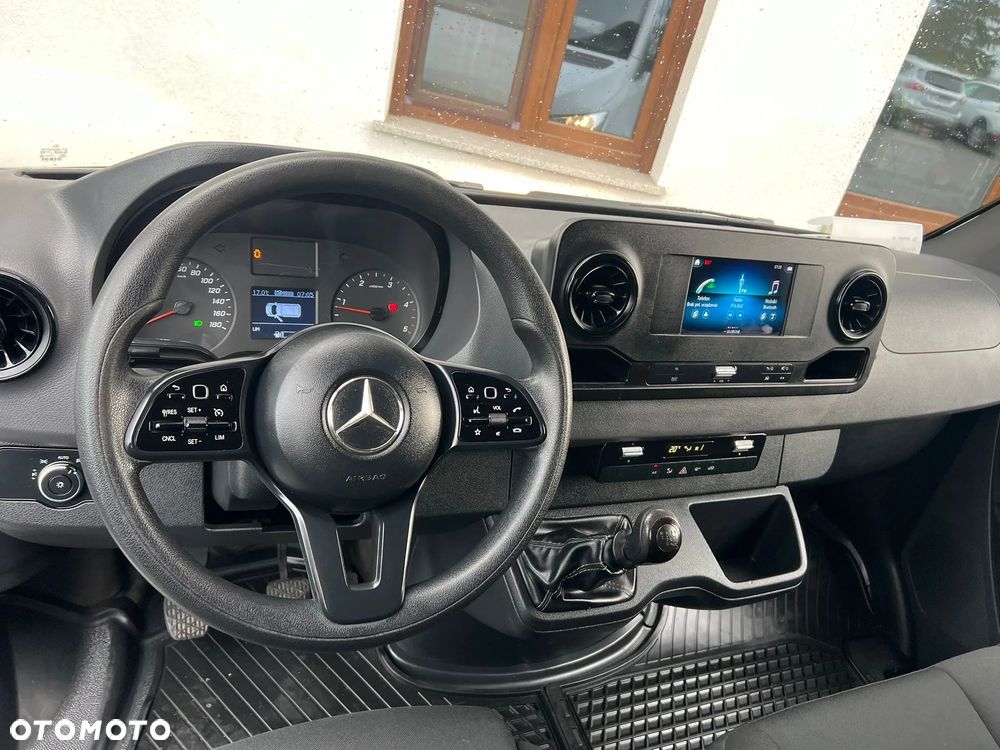 Mercedes-Benz SPRINTER - 8