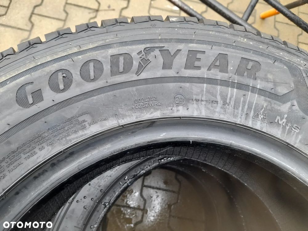 Opony całoroczne Goodyear Vector 4Seasons Cargo 215/75 16C 116T M+S - 2