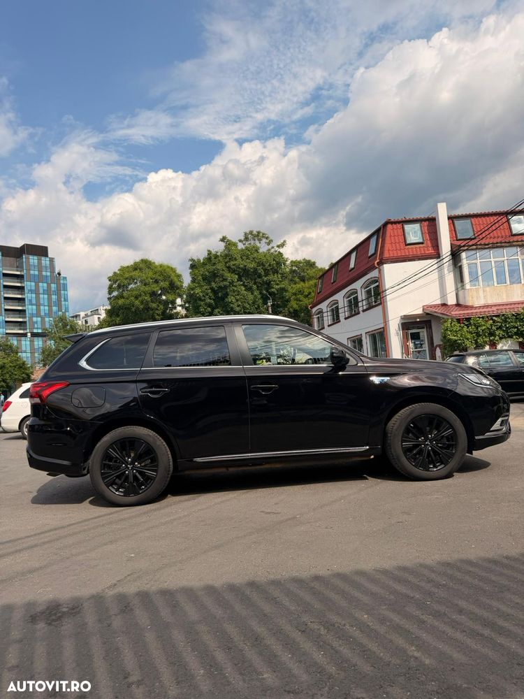 Mitsubishi Outlander PHEV 2.4 L 4X4 Instyle+ - 2