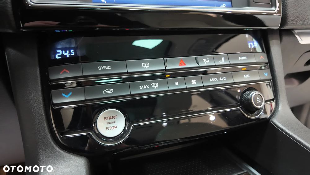 Jaguar F-Pace 2.0 i4D AWD Prestige - 27