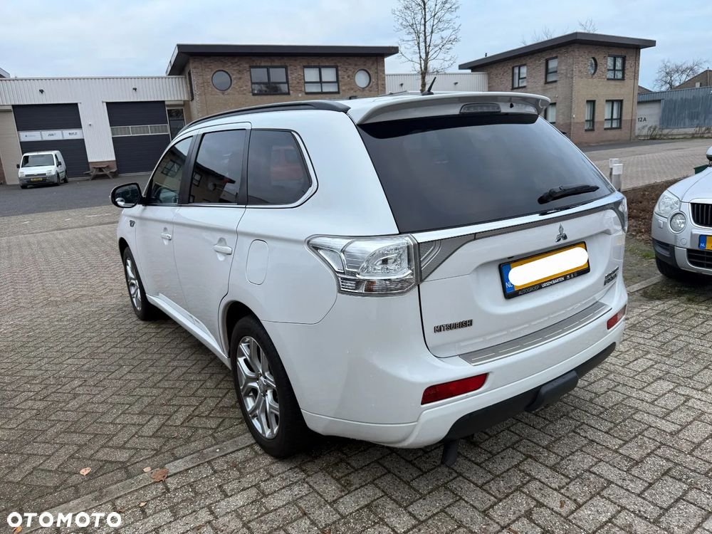 Mitsubishi Outlander - 4