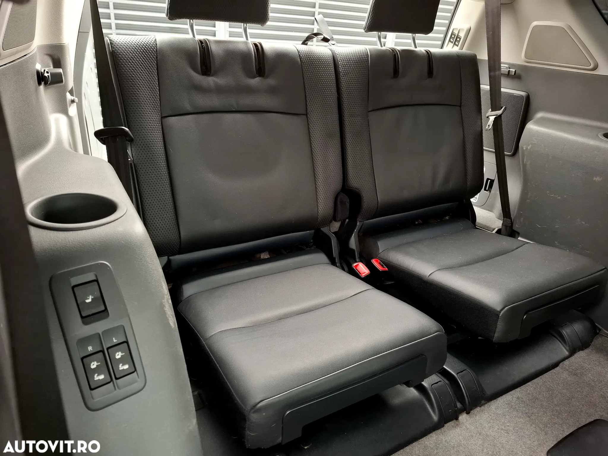 Toyota Land Cruiser 3.0l Turbo D-4D Aut. AVS 7 Locuri Luxury - 6