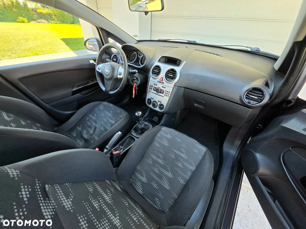 Opel Corsa 1.2 16V Essentia - 10