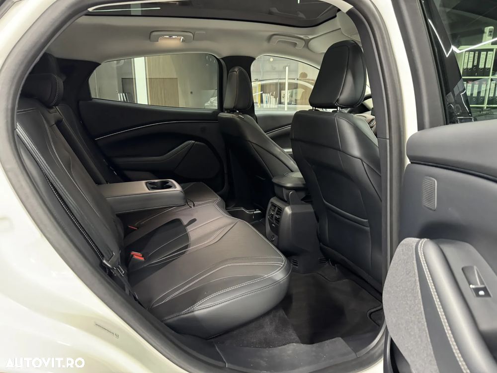 Ford Mustang Mach-E - 8