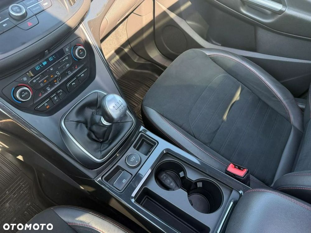 Ford Kuga 2.0 TDCi AWD ST-Line - 36