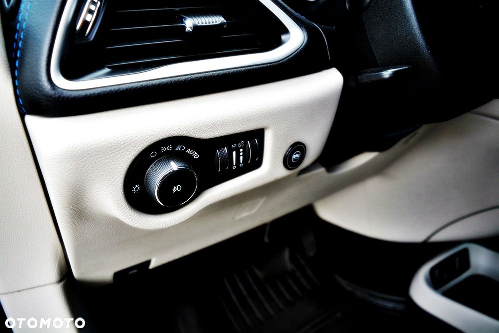 Chrysler Pacifica - 8