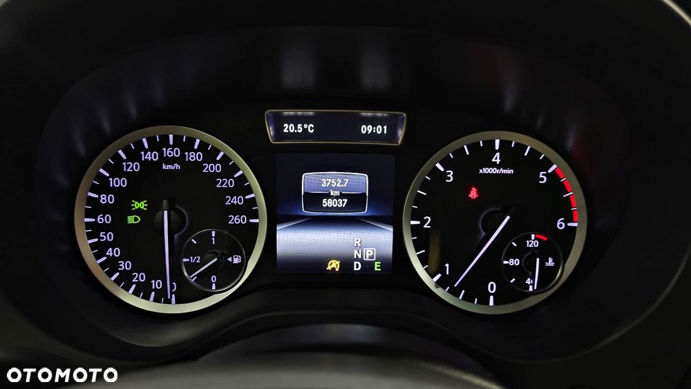 Infiniti Q30 2.2d Premium Tech Gallery White AWD 7DCT - 8