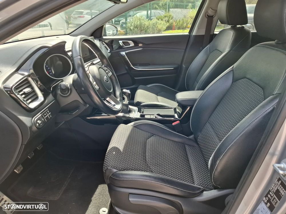 Kia Ceed SW 1.6 CRDi TX+SRF - 13