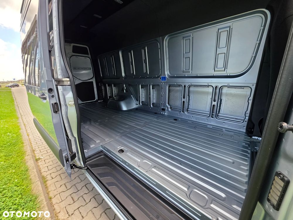 Mercedes-Benz Sprinter - 13