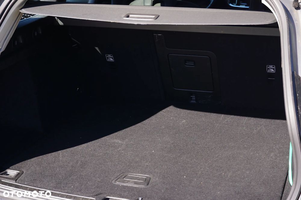 Volvo V60 B3 B DKG Momentum Core - 16