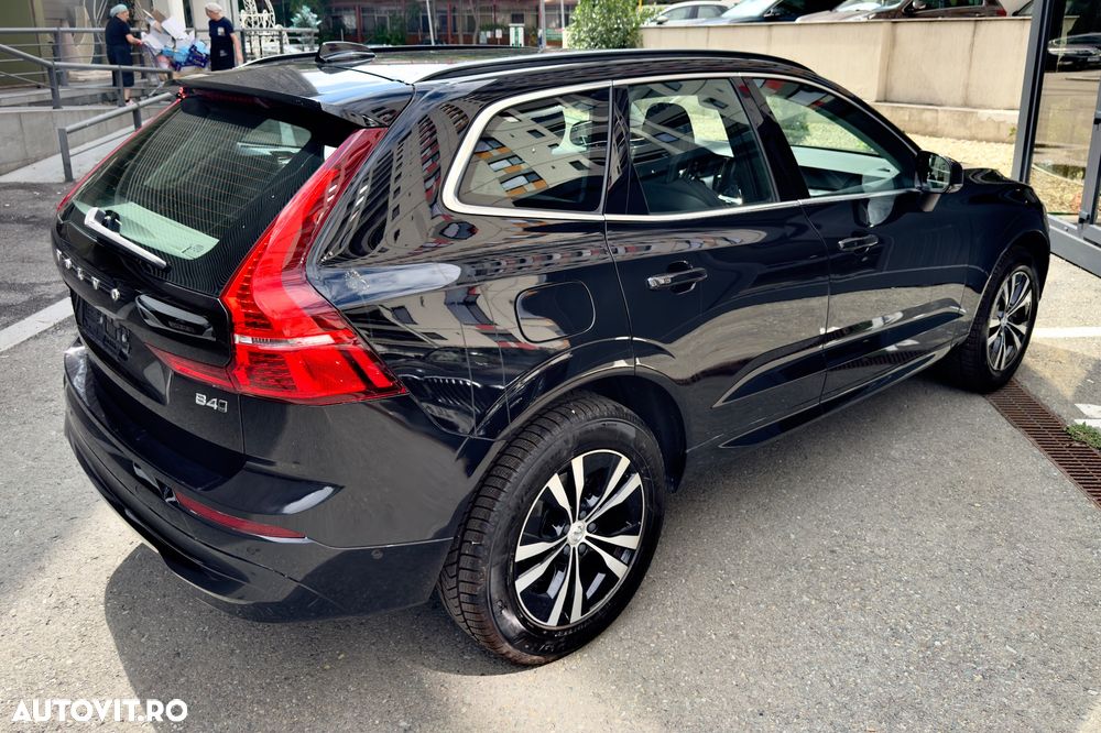 Volvo XC 60 B4 MHEV AT AWD Plus Dark - 3