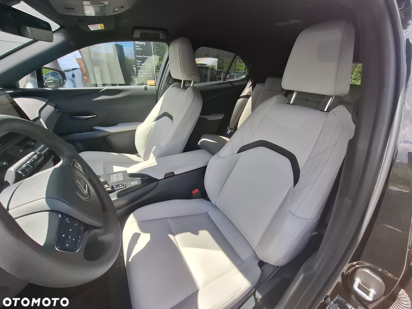 Lexus UX - 12