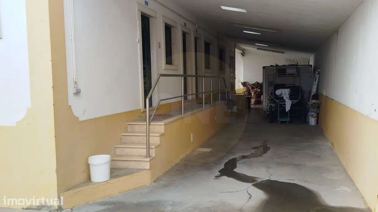 Fábrica de Enchidos em Funcionamento - Grande imagem: 3/16