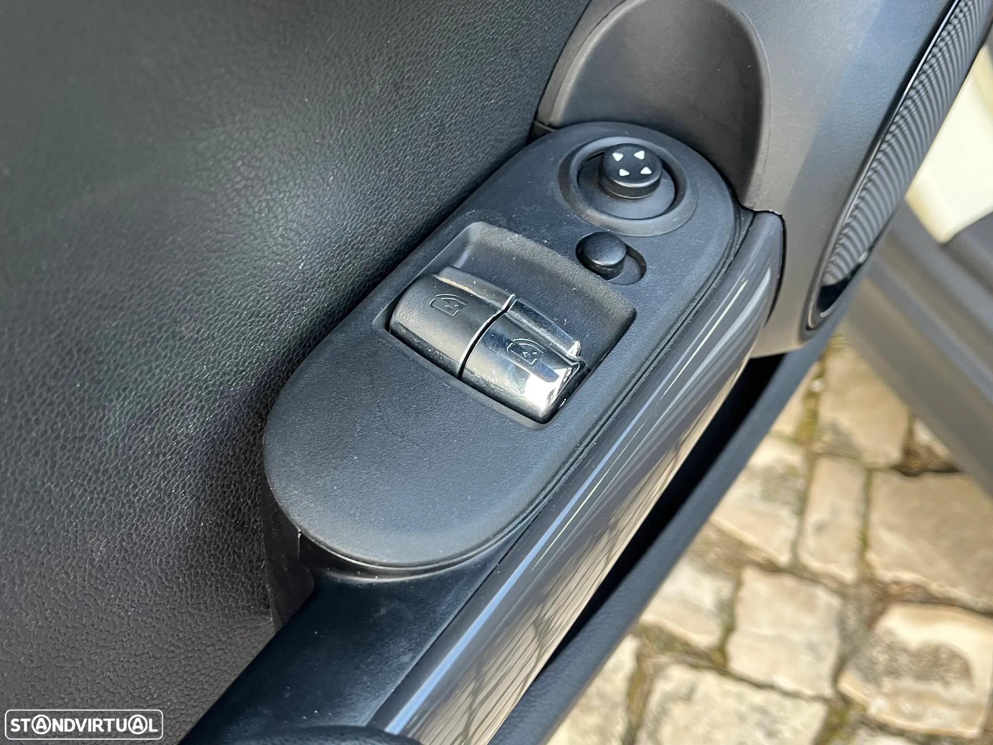 MINI 3 Portas One - 19