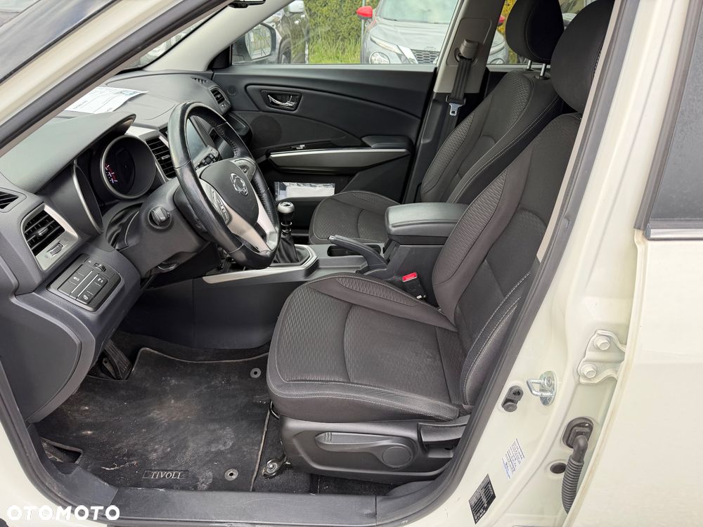 SsangYong/KGM Tivoli e-XGi 160 2WD Black+White - 30