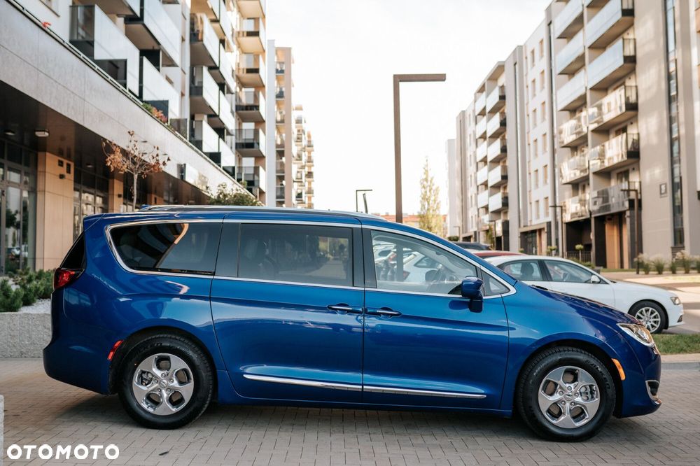 Chrysler Pacifica - 10