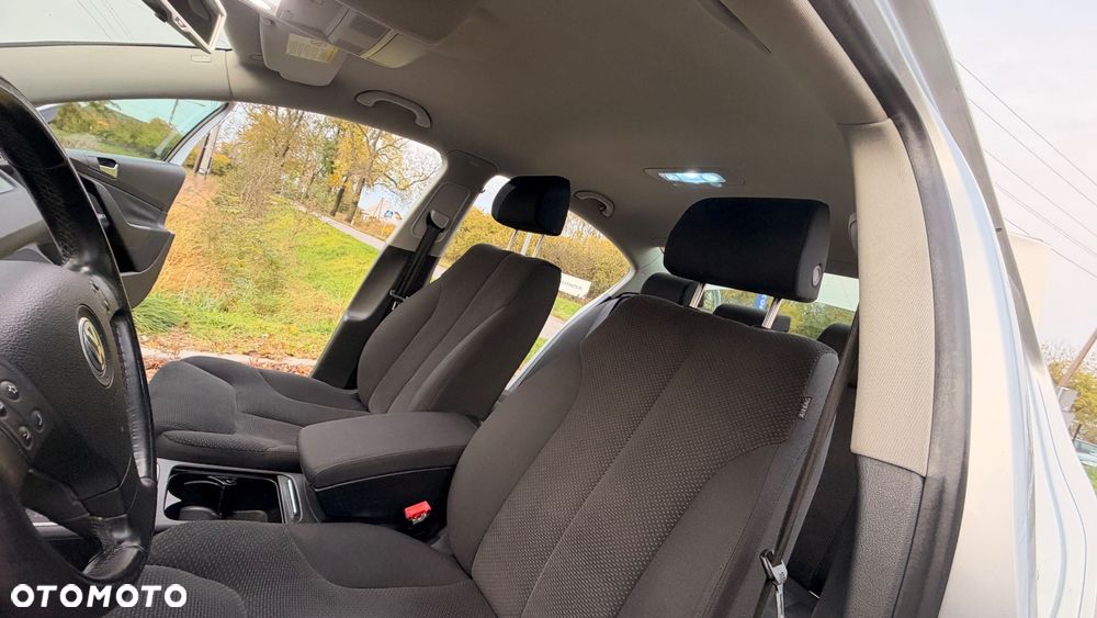 Volkswagen Passat - 13