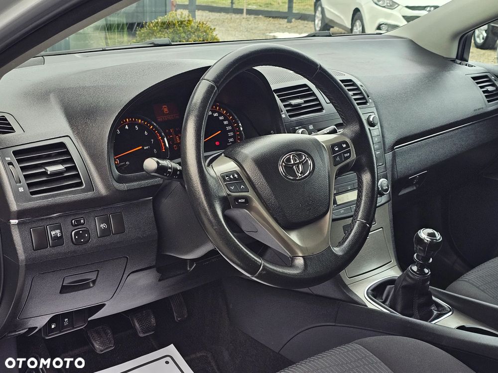 Toyota Avensis 1.8 Comfort - 9