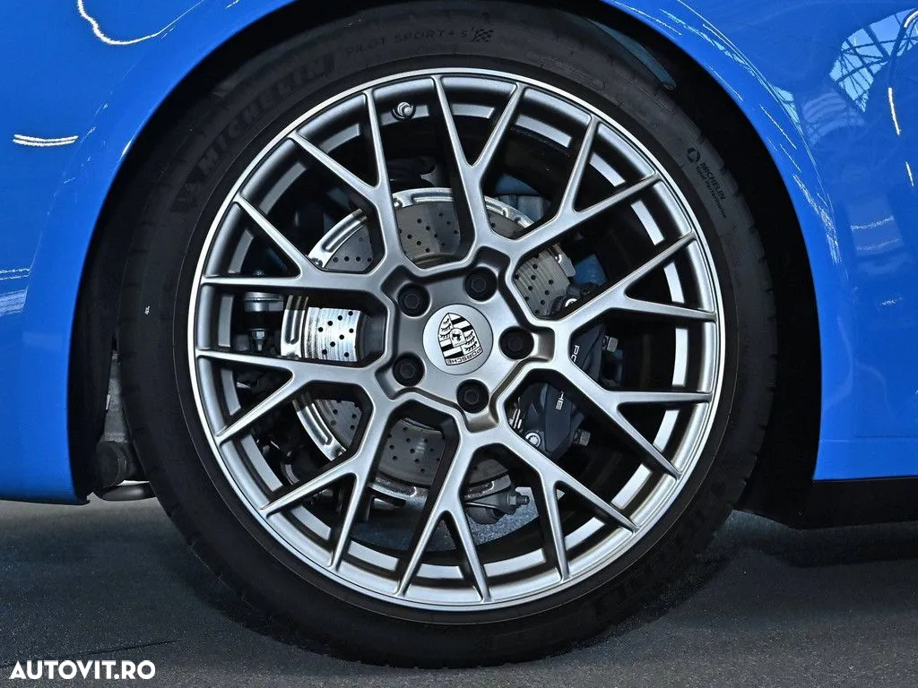 Porsche 911 Carrera 4 PDK - 8