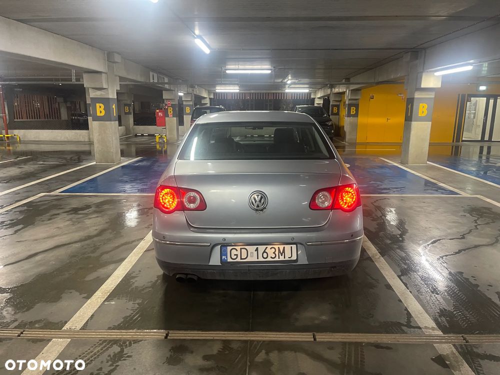 Volkswagen Passat 2.0 FSI Comfortline - 2