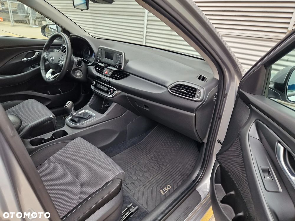 Hyundai i30 1.5 DPI Classic + - 9