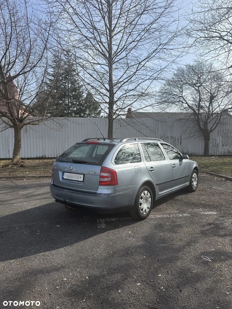 Skoda Octavia 1.6 FSI Ambiente - 9