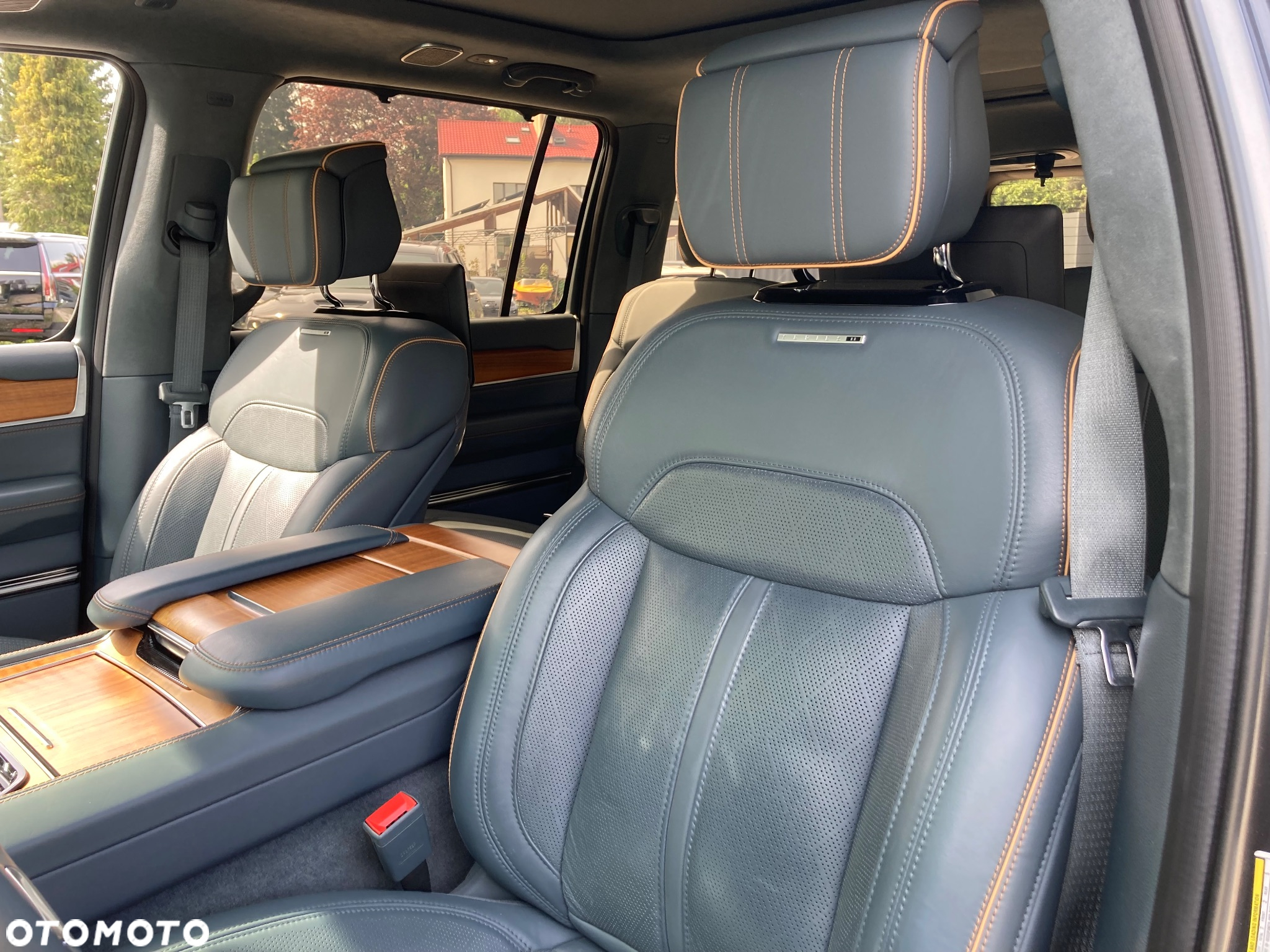 Jeep Wagoneer - 14