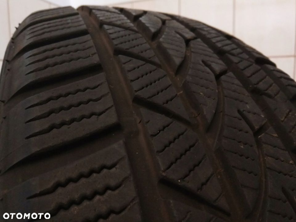 R17 235/60 102H Falken EuroWinter 7,2mm - 2