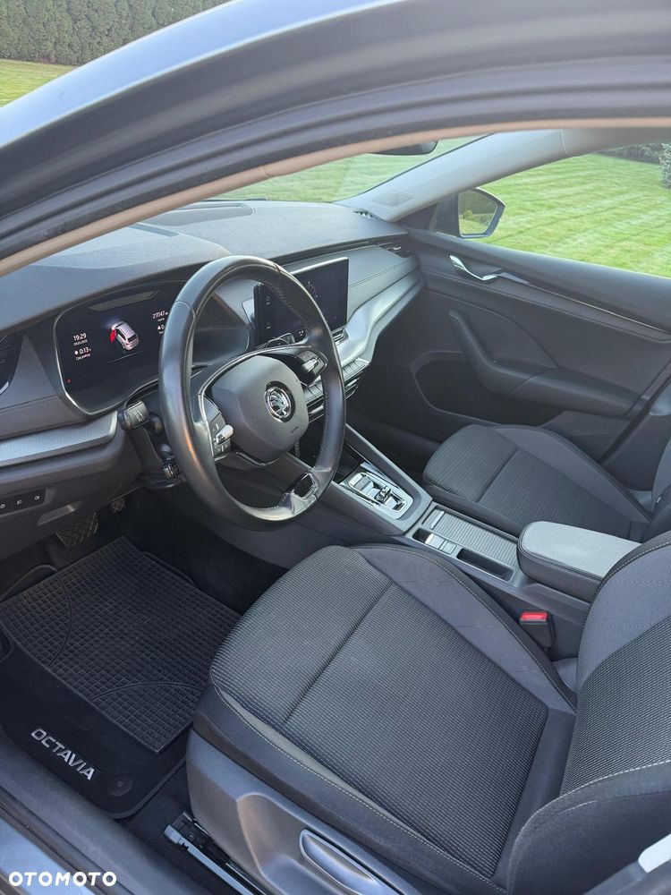 Skoda Octavia 2.0 TDI 4x4 Clever DSG - 9
