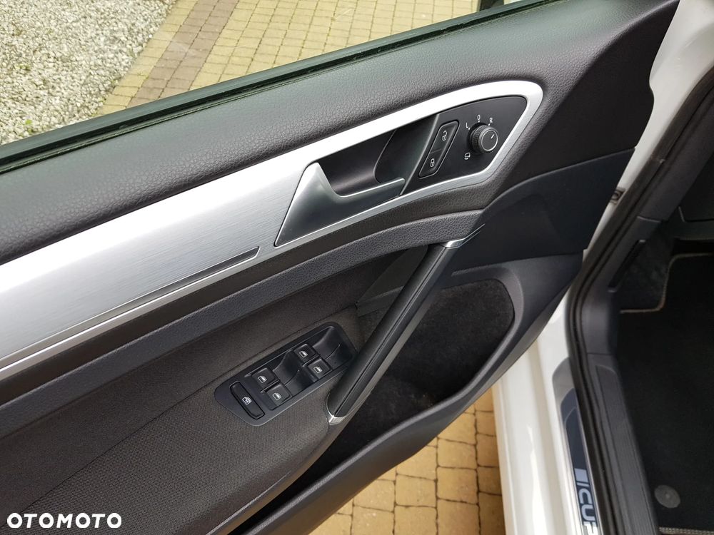 Volkswagen Golf - 14