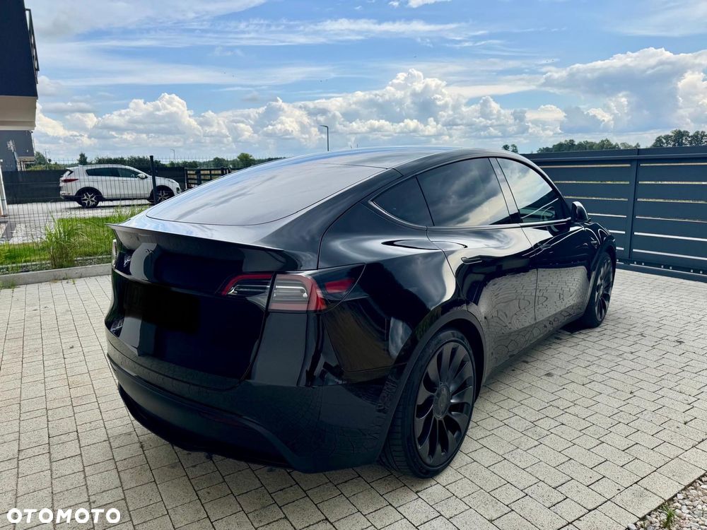 Tesla Model Y Performance AWD - 3