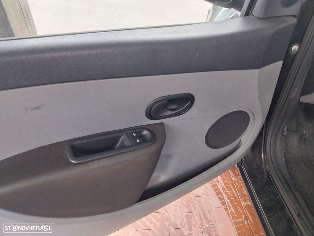 Renault Clio 1.2 16V Confort - 8