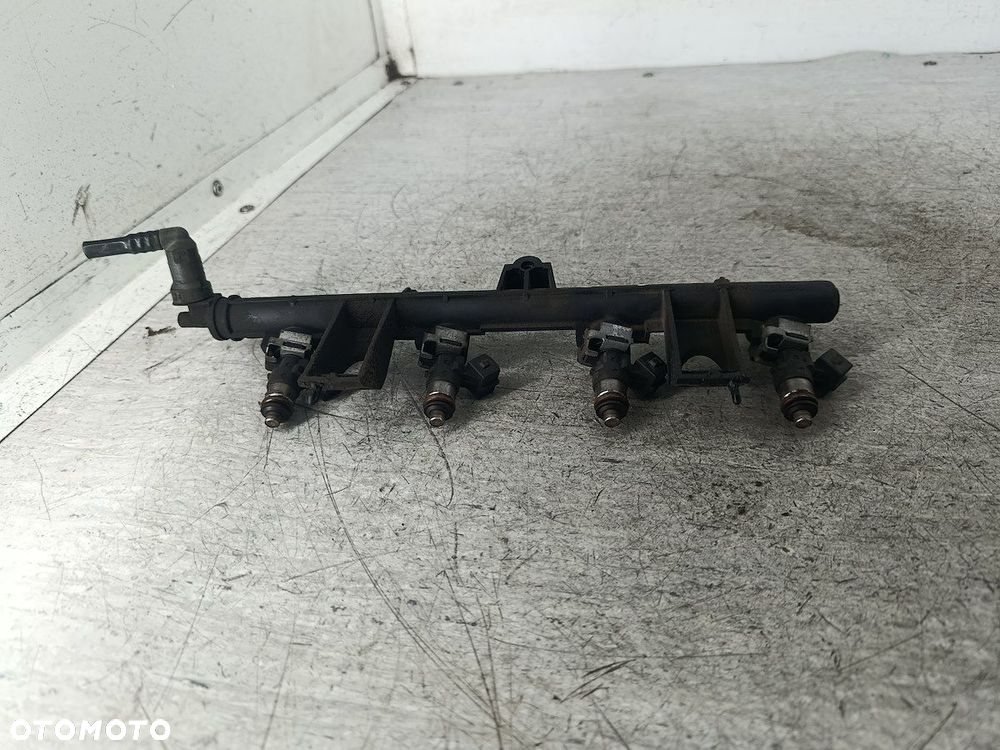 LISTWA WTRYSKOWA BENZYNA RENAULT CLIO III 8200367230 1.2 16V - 3