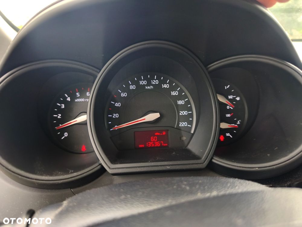 Kia Rio - 8