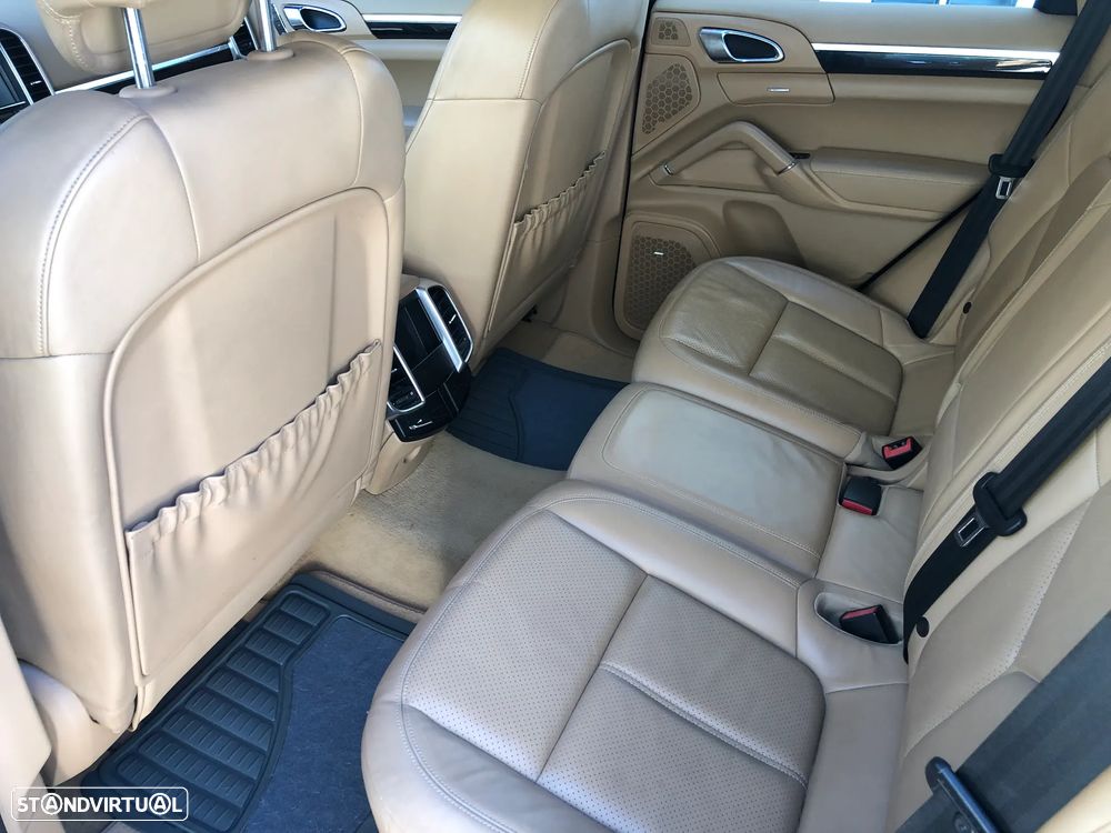 Porsche Cayenne S Hybrid - 12