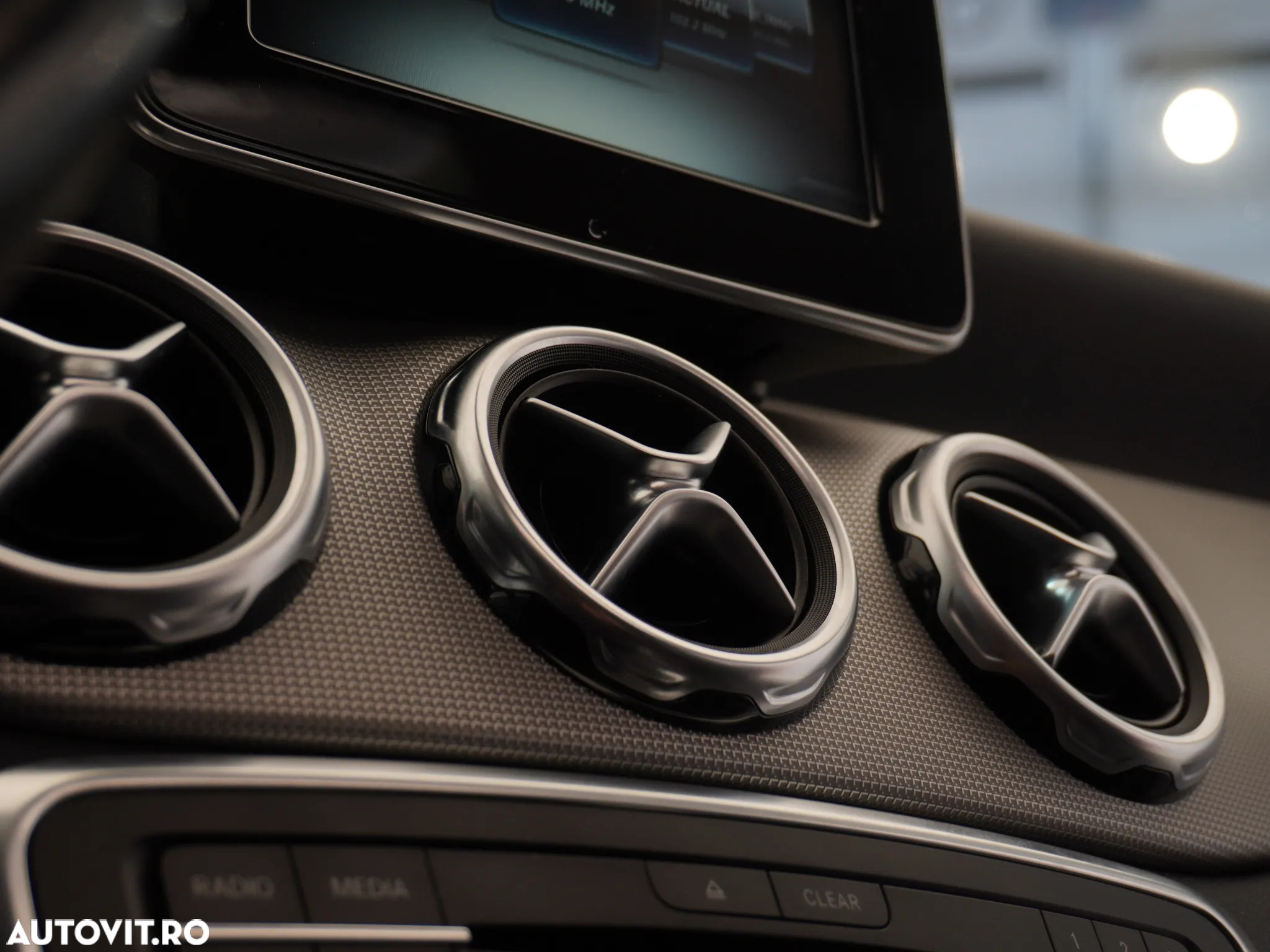 Mercedes-Benz GLA - 27