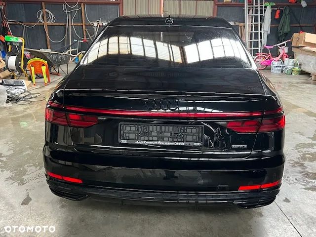 Audi A8 - 4