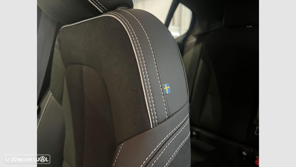 Volvo EC40 82 kWh Twin Motor Performance Black Edition - 21