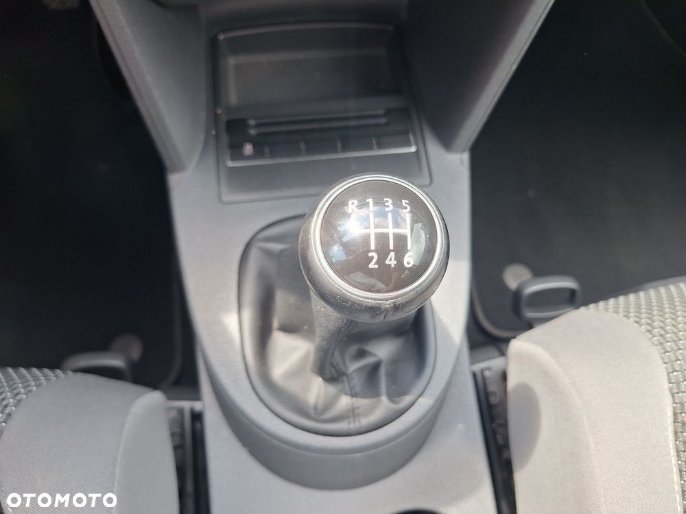 Volkswagen Touran - 12