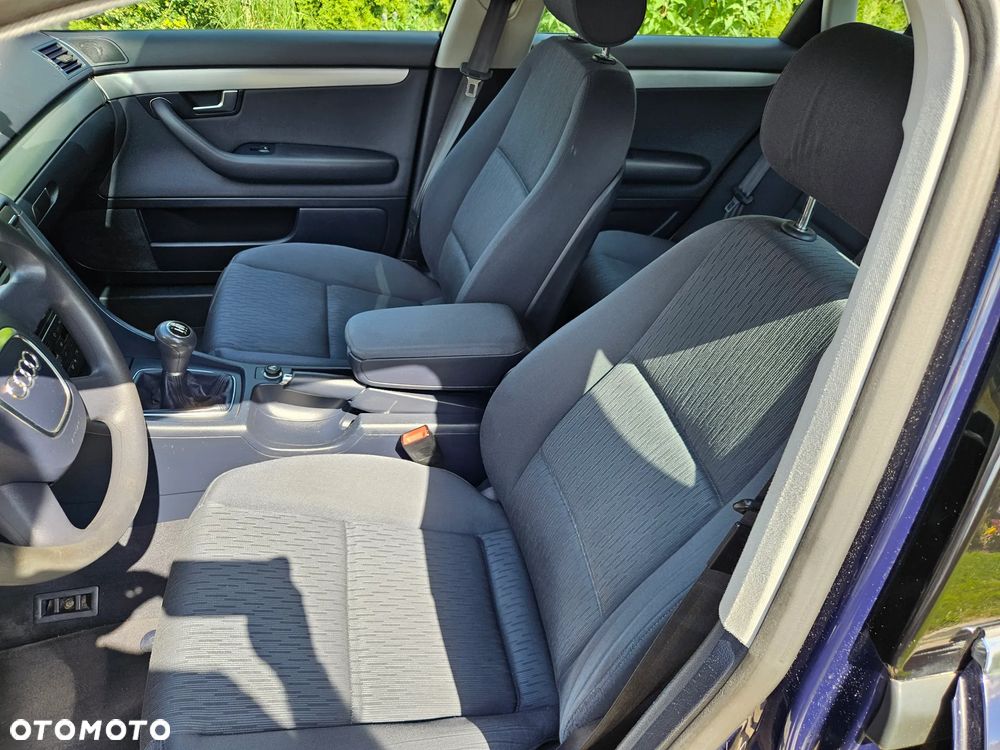 Audi A4 Limousine - 8