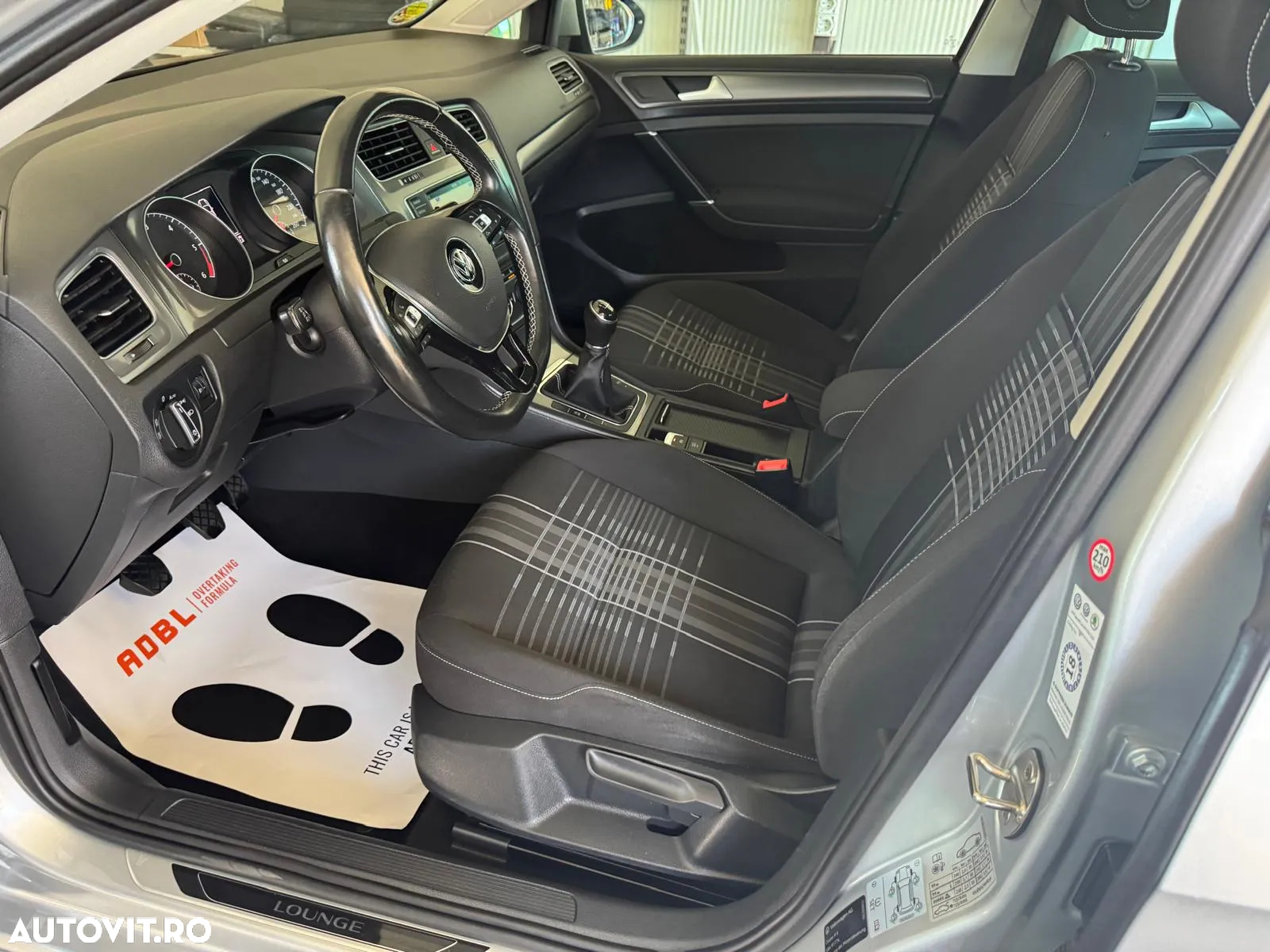 Volkswagen Golf 1.6 TDI BlueMotion Technology Lounge - 10